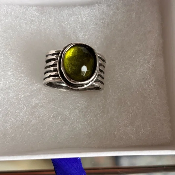 Silpada Silver Ring with Dark Green Stone - Picture 3 of 6